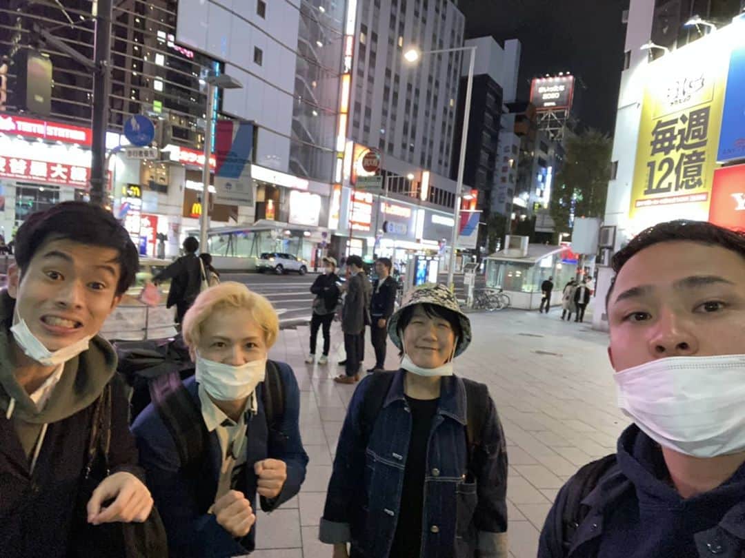 山口いく（アントワネット）のインスタグラム：「Ａマッソの村上さんにごちそうになりました リンダカラーのたいこーとGパンパンダ星野」
