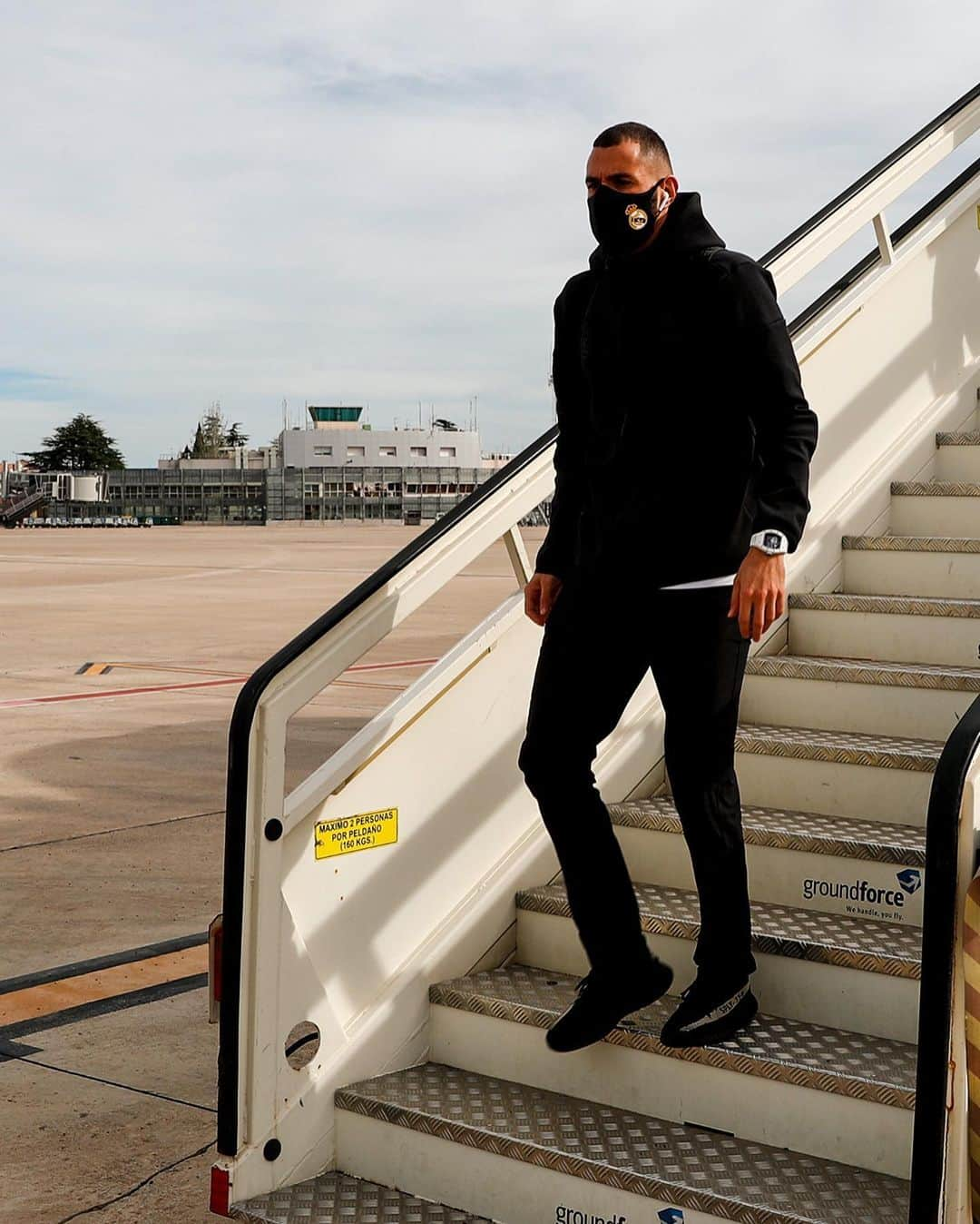 レアル・マドリードさんのインスタグラム写真 - (レアル・マドリードInstagram)「👋 Valencia, we're here! 🛬 ¡Hemos llegado, Valencia! #RMLiga #HalaMadrid」11月8日 23時13分 - realmadrid