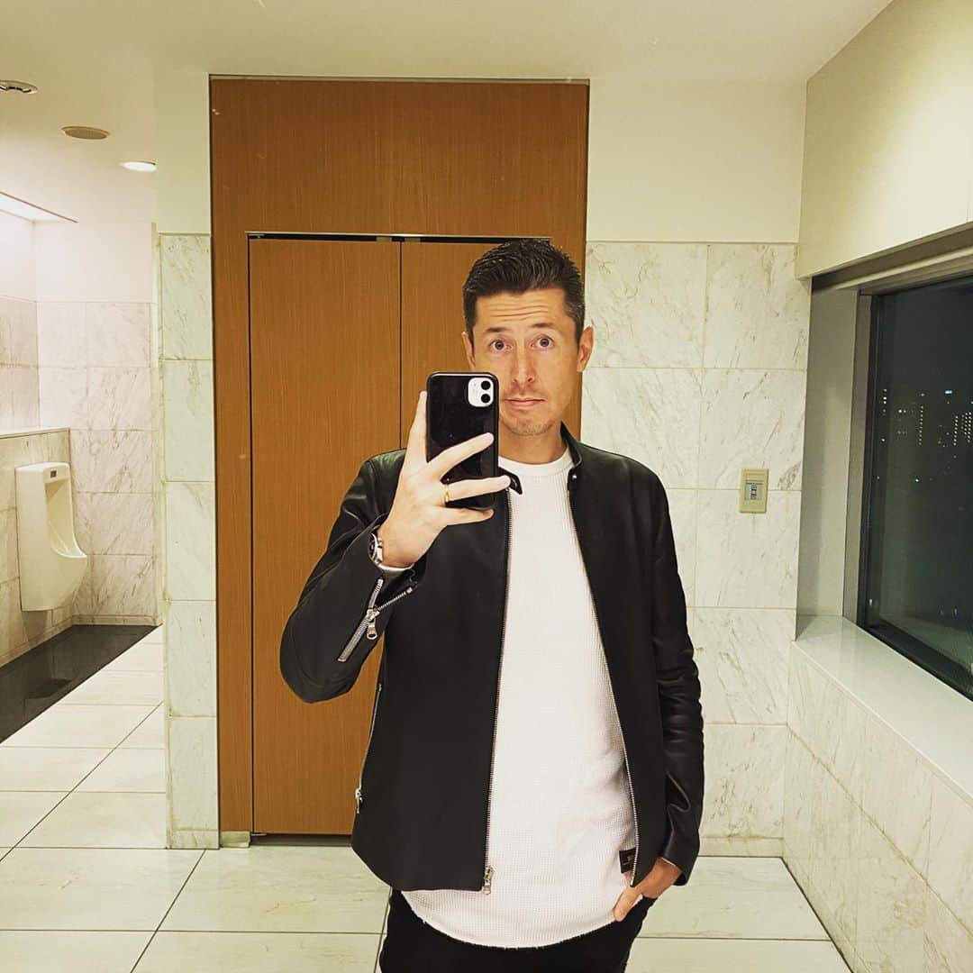 森豪士のインスタグラム：「トイレが綺麗だとテンション上がる😎 また明日から1週間頑張ろうと思った🔥 #日曜日 #sunday #fire #toilet  #綺麗 #単純 #綺麗好き #綺麗好き男子  #トイレでカッコつける」