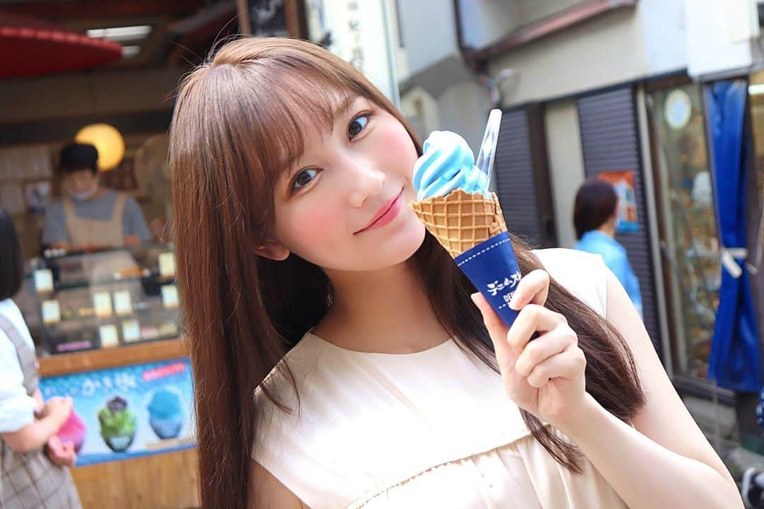 矢倉楓子さんのインスタグラム写真 - (矢倉楓子Instagram)「不思議なソフトクリーム…🍦💙﻿ ﻿  ﻿ #デニムソフトクリーム﻿ #江ノ島﻿ #icecream  #江ノ島グルメ #ice #アイス  #ソフトクリーム  #日帰り旅行 #アイスクリーム  #あいす」11月8日 23時15分 - fufu_ice