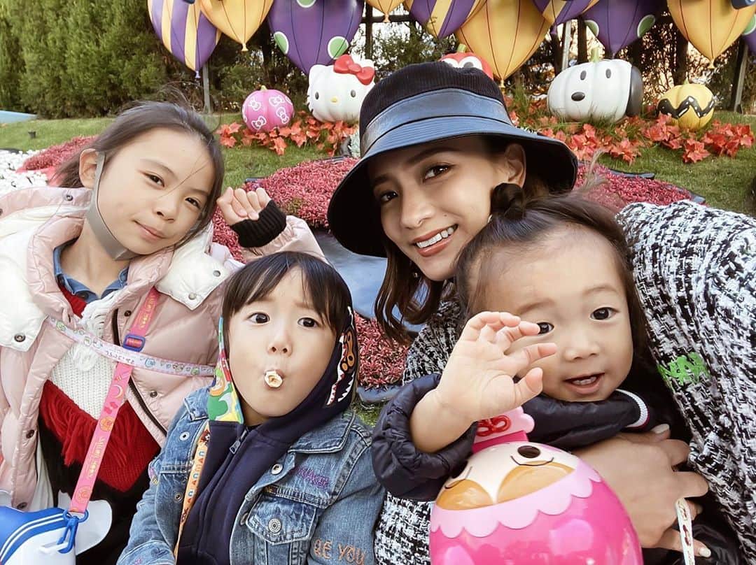 谷口紗耶香のインスタグラム：「土日は色々遊びに行ったよ🎪💛 みんな声かけてくださって嬉しかった〜✨ #dayoff #instagood#instaootd#ootd#trend#model#japanesemodel#kawaii#girl#mama#instafashion#拍照#可爱#今天的衣服#时尚#패션#귀엽다#일본인#촬영#ママリ#ママコーデ#フォローミー#かわいい#igers#likeforlike#followme#styleinspo#instastyle#子育て#子育てママ#mama」