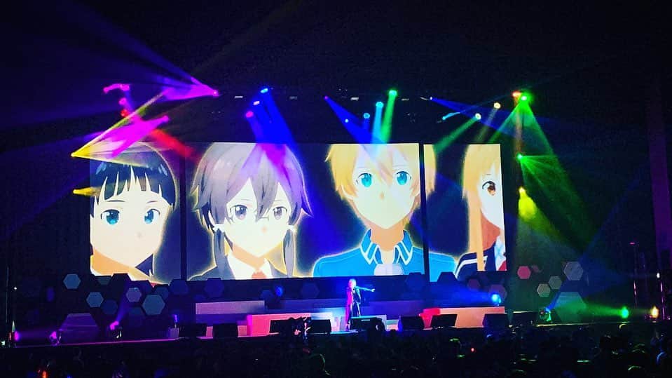 のインスタグラム：「溢れる想いと余韻に未だ浸っています。 「ソードアート・オンライン アリシゼーション」 大きな戦いの物語に、傷つき転びながらそれでも進む魂の物語に、お歌でたくさん寄り添わせていただきました。 お歌に込めた想いのひとつひとつが作品と共に、ずっと、ずっと届き続けますように。  改めて、ありがとうございました。  #sao_anime」