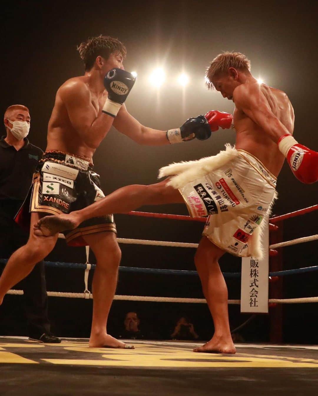 城戸康裕さんのインスタグラム写真 - (城戸康裕Instagram)「勝ったよーーー😆🥊✨ ・ ・ ・ まだまだ衰えん😆👍 ・ ・ 藤村くんデカかった😅💦あんなデカいと倒せねーよ笑 ・ ・ ・ アラフォーおじさん、まだまだがんばるよーーー😄 ・ ・ みなさん、応援ありがとうございました✨✨ ・ ・ #bigbang #kickboxing  #fighter」11月8日 23時19分 - yasuhiro.kido