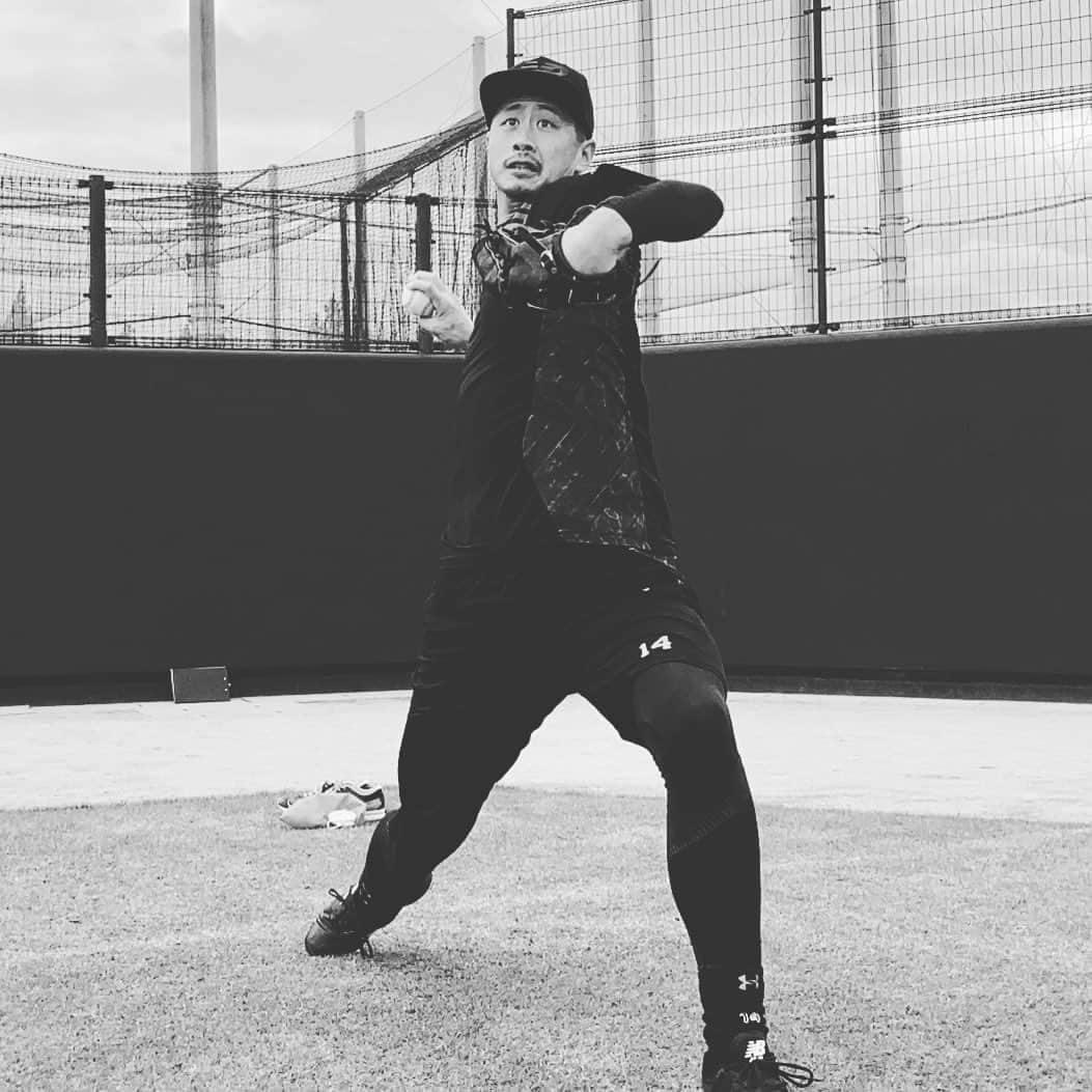 のインスタグラム：「2020年シーズンが終わりました。 7月10日マウンドに上がった時ファンの皆さんの拍手をきいて、とても力になりました。 と同時にこれが当たり前ではなかったんだと感じました。 来シーズンは復活した姿を見せれるように取り組んでいきます。 1年間応援ありがとうございました。 #オリックスバファローズ  #吉田一将  #自粛中のキャッチボール #どこ見てんねん #それ以上でもそれ以下でもない」