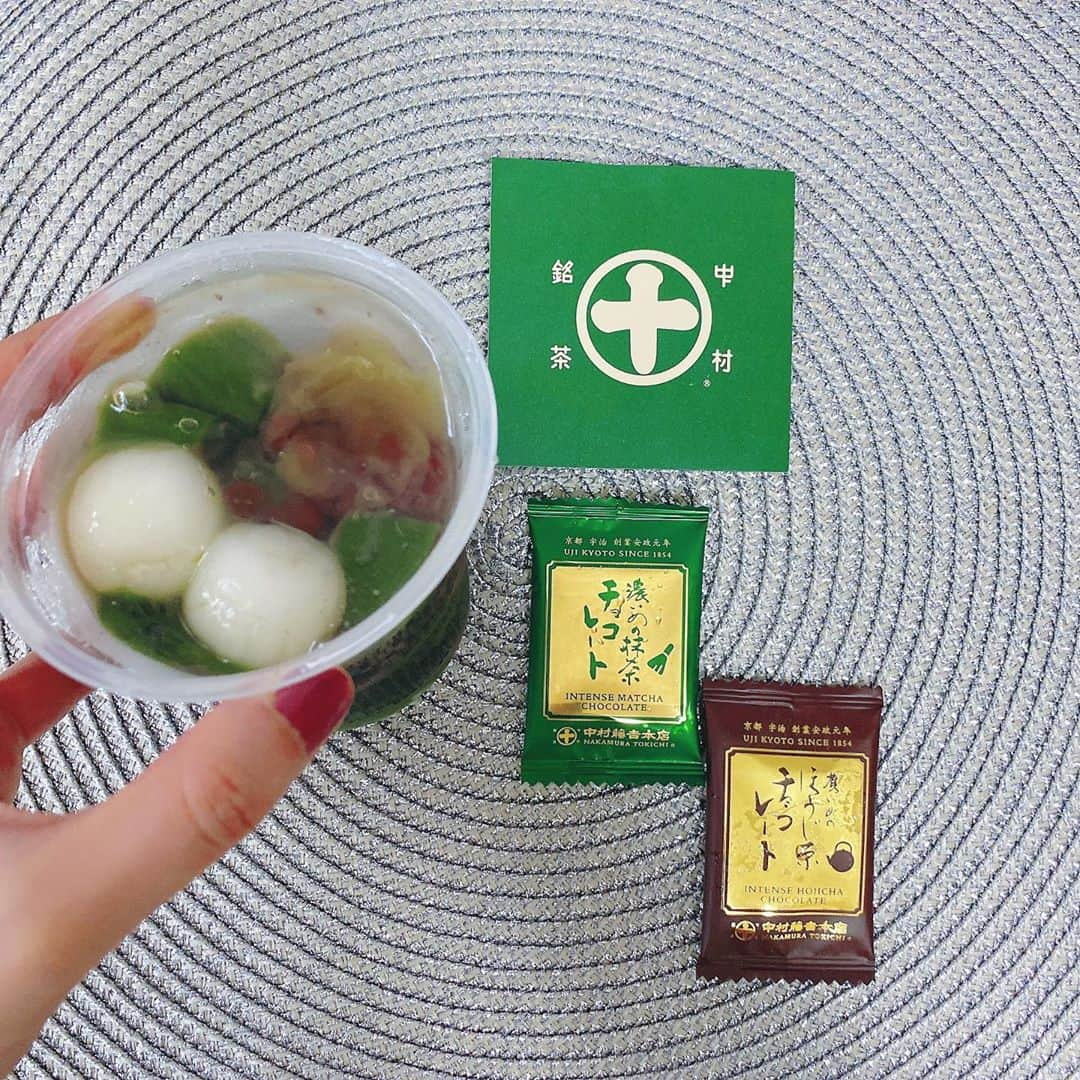 りーまるさんのインスタグラム写真 - (りーまるInstagram)「抹茶のスイーツ好きな、、 ・ ・ ・ わたしのお墨付き🙋‍♀️✨✨✨ ・ ・ @nakamura_tokichi_official  ・ ・ 手土産でいただいてから、 すっかり私がハマってしまい、 今では誰かの手土産によく使うお店😊💓 ・ ・ 甘すぎない甘さがほどよいので 手土産さがししてる方におすすめです🍵 ・ ・ まだGINZA SIX店しかいったことなく、 いつか本店行くのが夢です😊💓 ・　 ・ 再来週はお仕事で京都へ行くので 京都グルメ情報たっくさんお待ちしてます🐶💓 ・ ・ ・ ・ #中村藤吉 #中村藤吉本店  #ginzasix  #りーまるグルメ #りーまる  ・ ・ ・ ・ #抹茶スイーツ大好き #抹茶スイーツ #抹茶ゼリー #抹茶#スイーツ好きな人と繋がりたい #スイーツ部 #スイーツグラム #和菓子 #銀座グルメ #銀座スイーツ#銀座シックス#東京グルメ#たべすたぐらむ#京都#京都グルメ #京都スイーツ#テイクアウトグルメ #銀座手土産」11月8日 23時33分 - riii_maru162cm