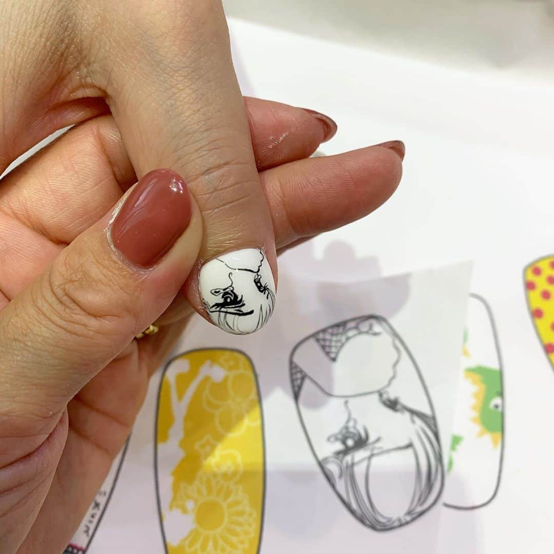 mamijinguのインスタグラム：「大好きだったご近所😍  #jillandlovers #nail #nailart #paragel #gelneil#gel #ネイル #ネイルアート #me #look #love #かわいい」