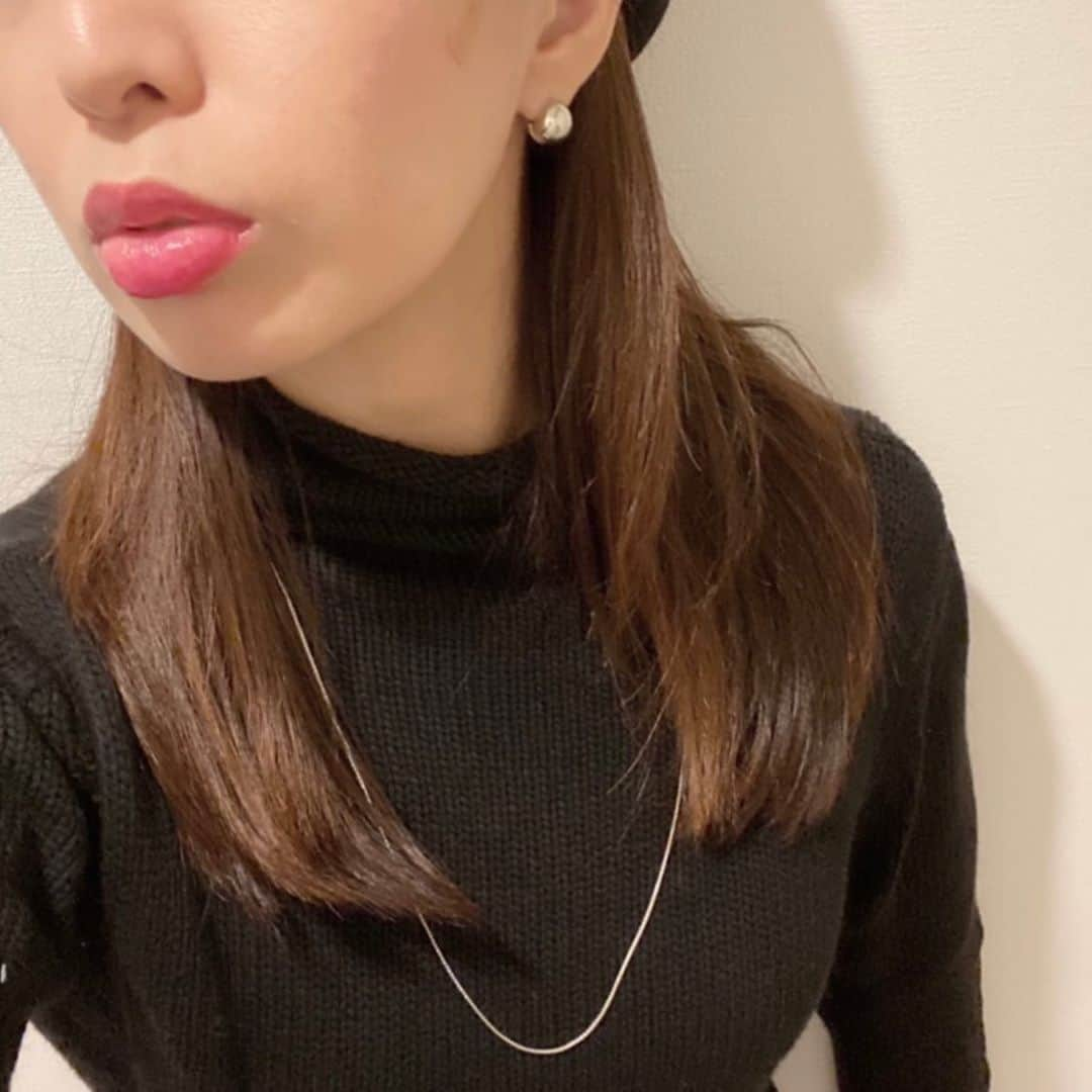 yuのインスタグラム：「𓂃𓂃𓂃 ピアスってって酔っ払ってたりすると すぐなくすもんで←  プチプラでタイプのものを探し続けているのですが この度、可愛いブランドを発見！  その名もF.（エフ）  @f.since2019  シンプルだけども存在感がある感じがツボ！ ネックレスもここの！  最近はもはやこれしかつけていないくらいお気に入りで 同じのを2つGETしました（笑）  #f. #エフ #エフアクセサリー #ピアス #アクセサリー#ジュエリー #accessories #jewelry #pierce」