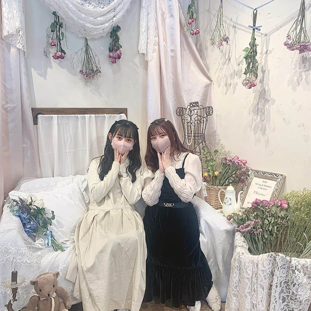 廣川奈々聖さんのインスタグラム写真 - (廣川奈々聖Instagram)「先日 Fi.n.tさんの展示会にお邪魔してきた🌼﻿ ﻿ ﻿ 珍しいデザインのブラウスとかバッグとか﻿ いくつかオーダーしたので﻿ もう春が待ち遠しい〜 ꪔ̤̮🤍﻿ ﻿ ﻿ お洋服一つ一つにすごくこだわりを感じる﻿ 大好きなブランドのひとつです！﻿ ﻿ ﻿ ﻿ ﻿ #展示会#展示会巡り#2021ss#fint#ananotherangelus」11月8日 23時43分 - nanaseven7_u_u