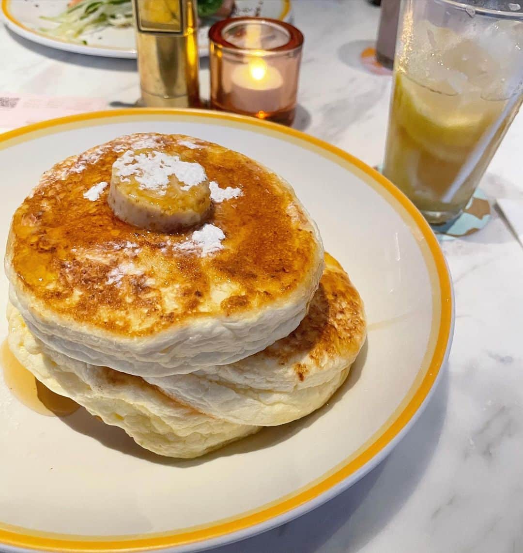 川崎ひかるのインスタグラム：「🥞💕✨😋 #bills #パンケーキ . たまに無性に甘いもの食べたくなる🎀 . .」