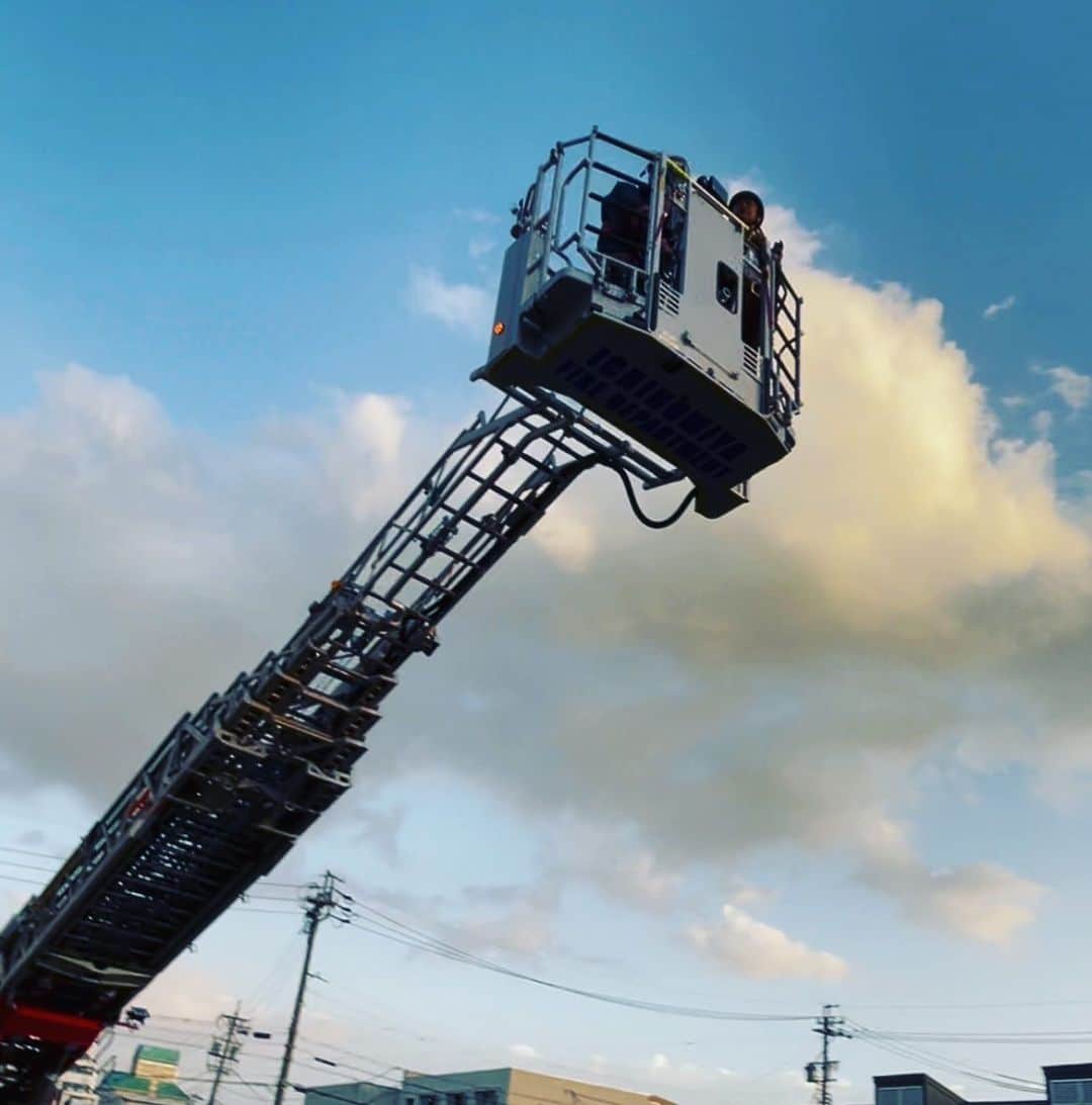 石丸幹二さんのインスタグラム写真 - (石丸幹二Instagram)「高く登ってく石丸さん。一宮市消防隊の皆さん、ありがとう。訓練中のお姿、カッコ良かったです。石丸マネ #石丸幹二 #一宮市消防隊」11月8日 23時50分 - team_kanji_ishimaru