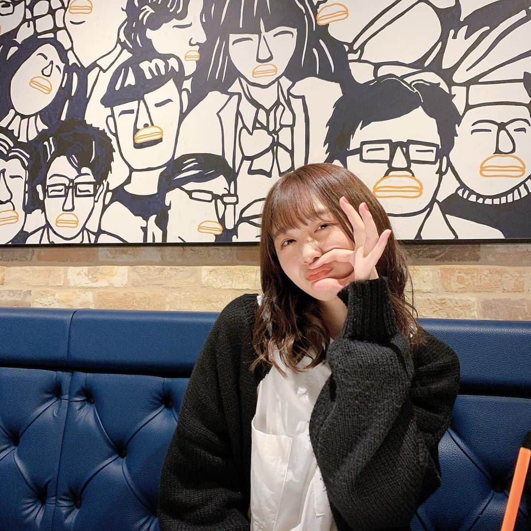 松田美里さんのインスタグラム写真 - (松田美里Instagram)「もちゃが撮ってくれた写真 お気に入りなので載せちゃう☁️ #ハンバーガー食べたよ美味しかった」11月8日 23時54分 - miri_matsuda