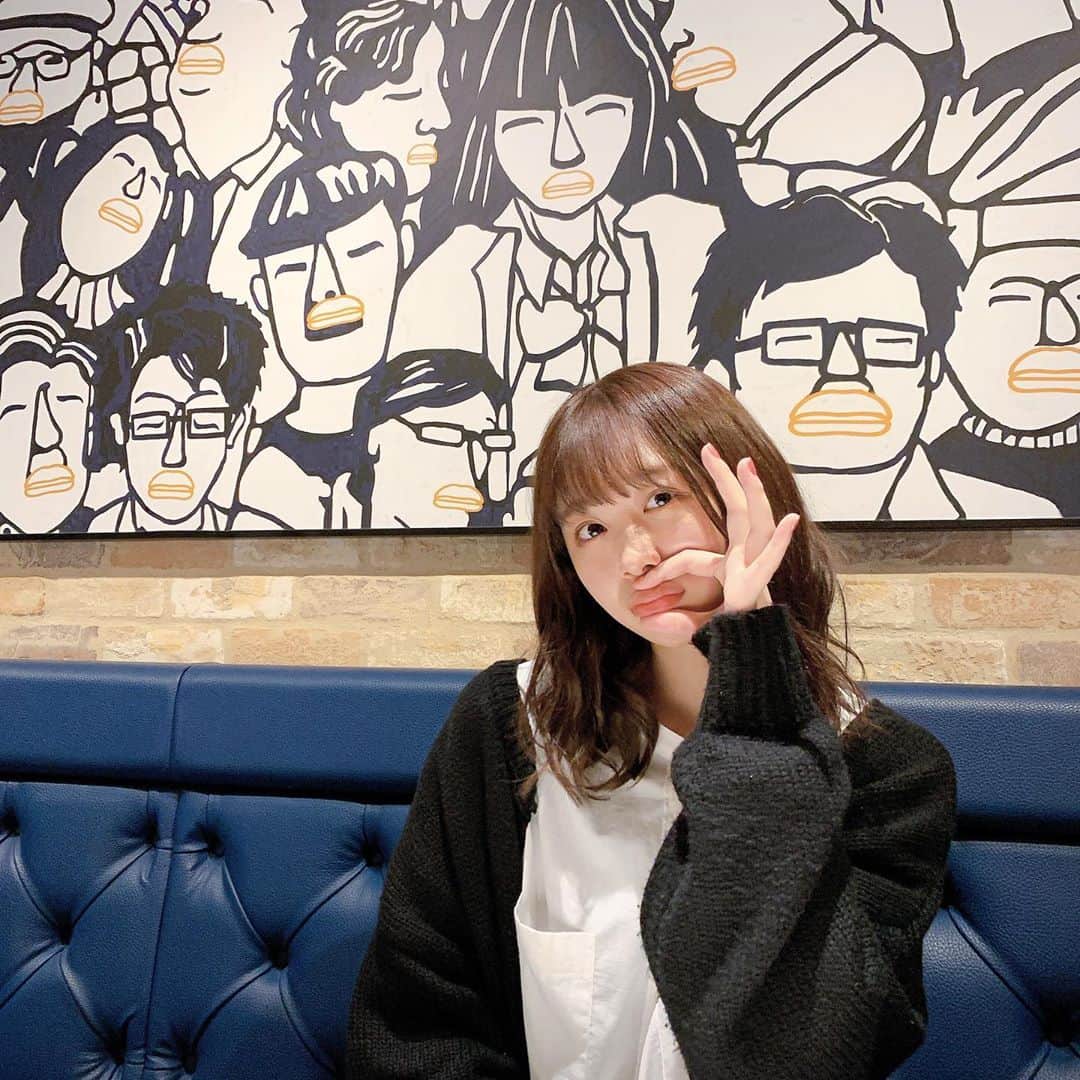 松田美里さんのインスタグラム写真 - (松田美里Instagram)「もちゃが撮ってくれた写真 お気に入りなので載せちゃう☁️ #ハンバーガー食べたよ美味しかった」11月8日 23時54分 - miri_matsuda