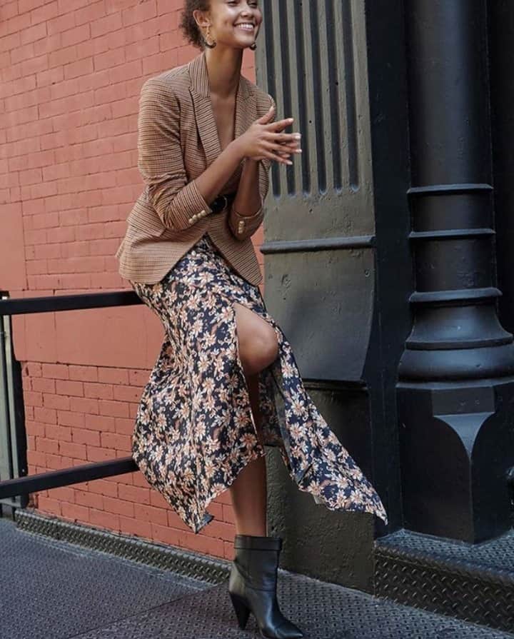 デレクラムのインスタグラム：「Wardrobe pick-me-up. The Allie Blazer adds dimension to any look.」