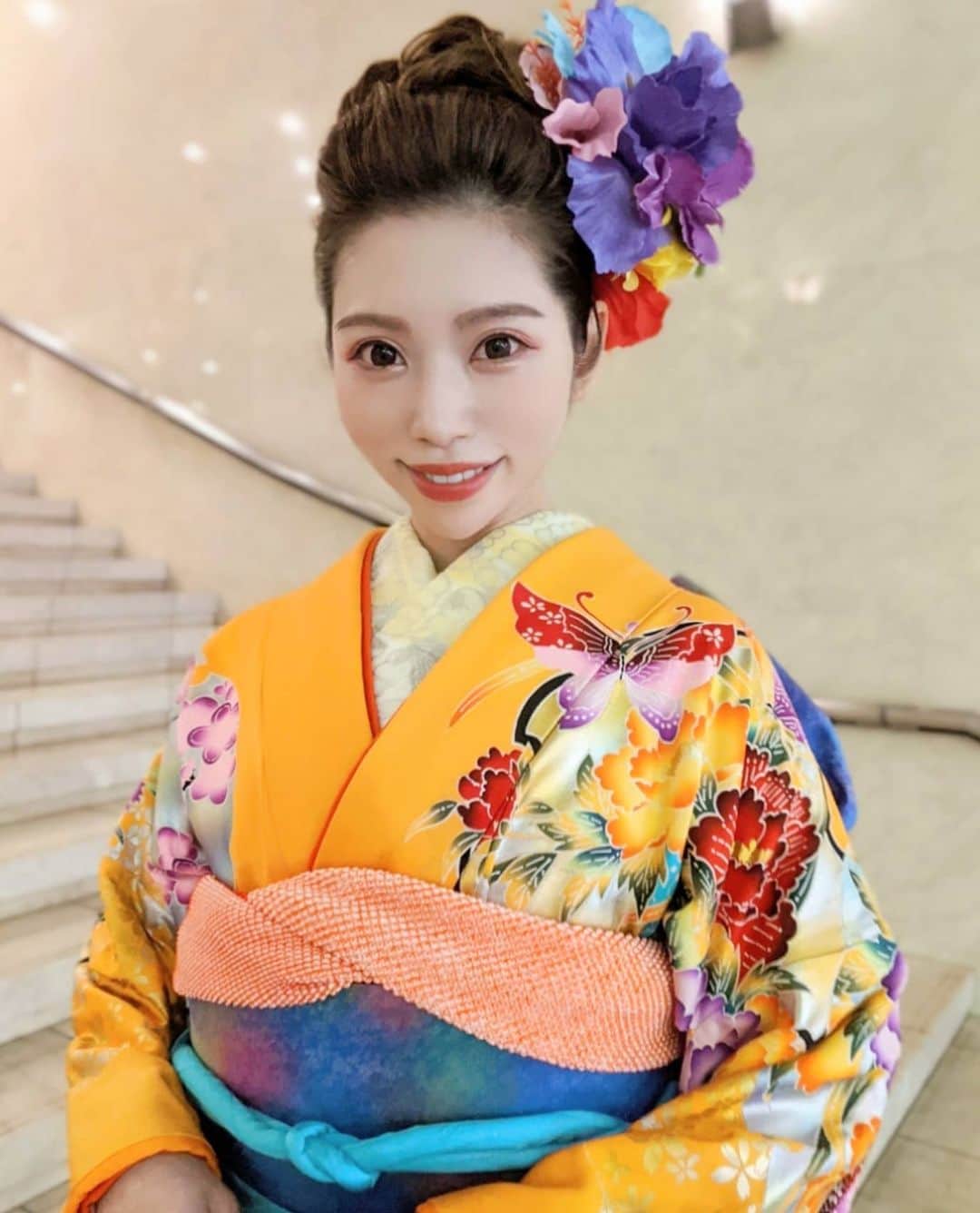 雨宮めるさんのインスタグラム写真 - (雨宮めるInstagram)「. 花嫁のお色直しで着るらしい大振袖  華やかで艶やかで、ずっしりと重みがありました笑  #kimono #kimonostyle #kimonofashion #kimonodress #kimonogirl #kimonomodel #japanesekimono #japaneseclothes #japanesetradition #japanesegirl #kimonoshow #furisode #大振袖 #大振り袖 #振り袖 #振袖 #振袖ヘア #振袖ヘアアレンジ #和装撮影 #和装 #和装ヘア #着物撮影 #着物モデル #和装モデル #着物ヘアセット #着物ヘアアレンジ #花嫁衣装 #和装お色直し #お色直し #ハクビ着物学院」11月9日 0時04分 - amamiya_melty