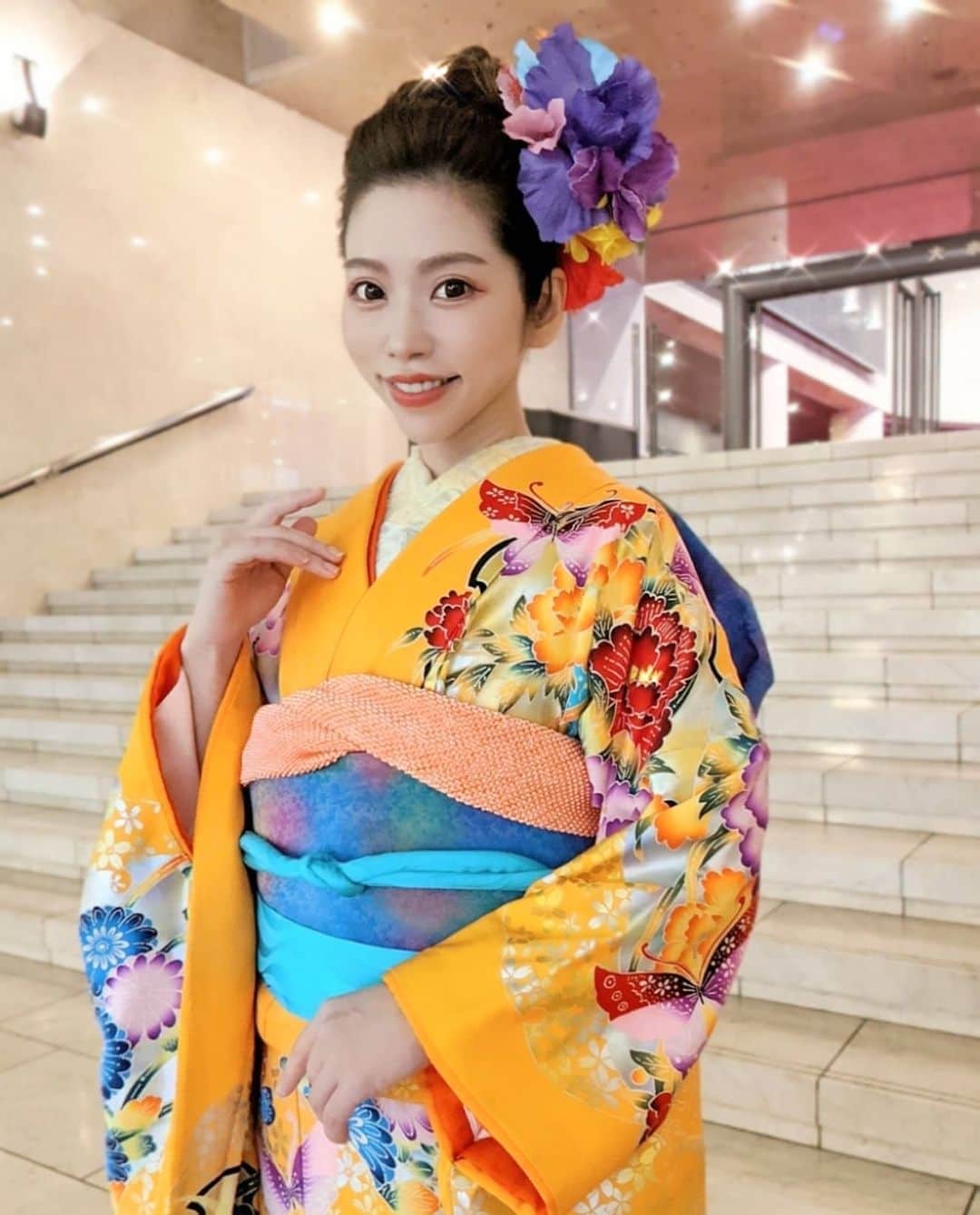 雨宮めるさんのインスタグラム写真 - (雨宮めるInstagram)「. 花嫁のお色直しで着るらしい大振袖  華やかで艶やかで、ずっしりと重みがありました笑  #kimono #kimonostyle #kimonofashion #kimonodress #kimonogirl #kimonomodel #japanesekimono #japaneseclothes #japanesetradition #japanesegirl #kimonoshow #furisode #大振袖 #大振り袖 #振り袖 #振袖 #振袖ヘア #振袖ヘアアレンジ #和装撮影 #和装 #和装ヘア #着物撮影 #着物モデル #和装モデル #着物ヘアセット #着物ヘアアレンジ #花嫁衣装 #和装お色直し #お色直し #ハクビ着物学院」11月9日 0時04分 - amamiya_melty