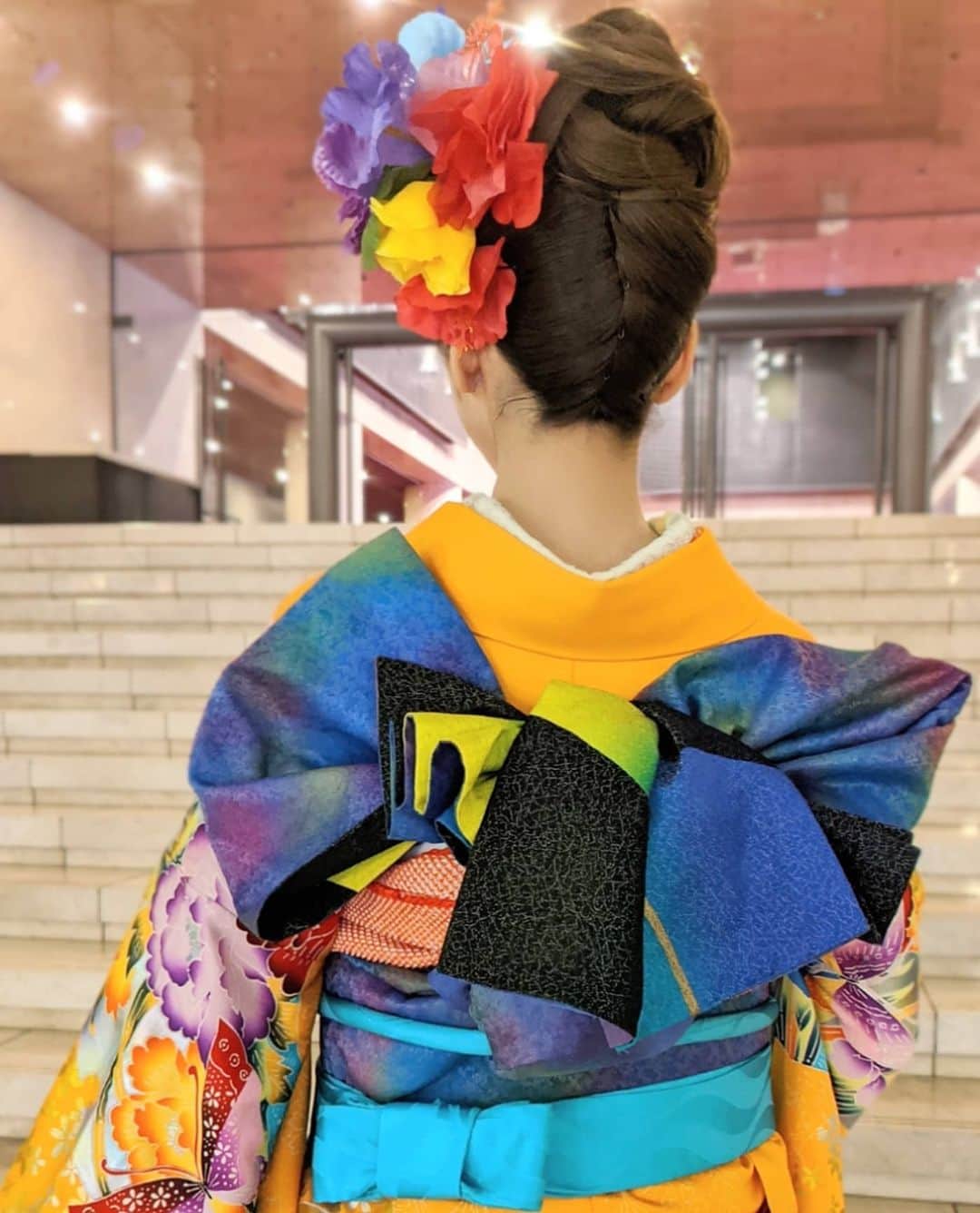 雨宮めるさんのインスタグラム写真 - (雨宮めるInstagram)「. 花嫁のお色直しで着るらしい大振袖  華やかで艶やかで、ずっしりと重みがありました笑  #kimono #kimonostyle #kimonofashion #kimonodress #kimonogirl #kimonomodel #japanesekimono #japaneseclothes #japanesetradition #japanesegirl #kimonoshow #furisode #大振袖 #大振り袖 #振り袖 #振袖 #振袖ヘア #振袖ヘアアレンジ #和装撮影 #和装 #和装ヘア #着物撮影 #着物モデル #和装モデル #着物ヘアセット #着物ヘアアレンジ #花嫁衣装 #和装お色直し #お色直し #ハクビ着物学院」11月9日 0時04分 - amamiya_melty