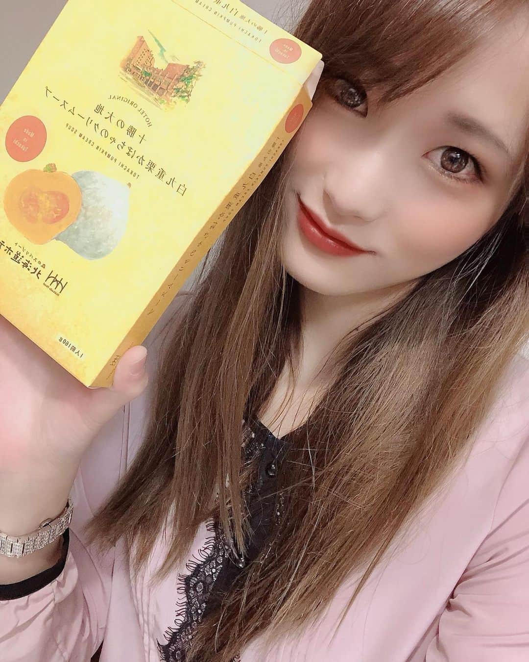 のインスタグラム：「可愛い😍あっちゃんありがと〜 🐼いつもありがとうございます♥️皆様イチナナLIVEアプリダウンロード無料です💓さやか０９０４🍉検索🍉‼️出てきます🌈♥️毎朝5時55分から6時半までLIVE配信中🐼🐼毎朝待ってます🥂👗💓🌈🙌あっちゃん♥️Ask♥️も時間帯をずらしてエランドール後イチナナLIVE配信中💁🏼‍♀️こちらも盛り上がってるので是非来てください💕🎉♣️🌈🤍エランドール🎷ＰＭ8:00-ＡＭ1:00です🚨エランドールにも是非遊びに来てください〜✌️🐰💕🌻 #帯広エランドール #帯広E'lan d'or#帯広ラウンジ #帯広スナック#帯広snack #帯広 #十勝帯広 #帯広飲み屋 #帯広写真 #帯広ローヤルプラザビル #北海道 #帯広可愛い #帯広ホステス #帯広飲み放題 #帯広アルバイト募集#帯広アルバイト#帯広求人 #帯広おすすめ #帯広女の子#帯広バイト募集 #帯広オシャレ#帯広グルメ#帯広看板娘#帯広ダンス#帯広オフィスK#帯広祭り#帯広コスプレ#帯広イベント#帯広ターゲット」