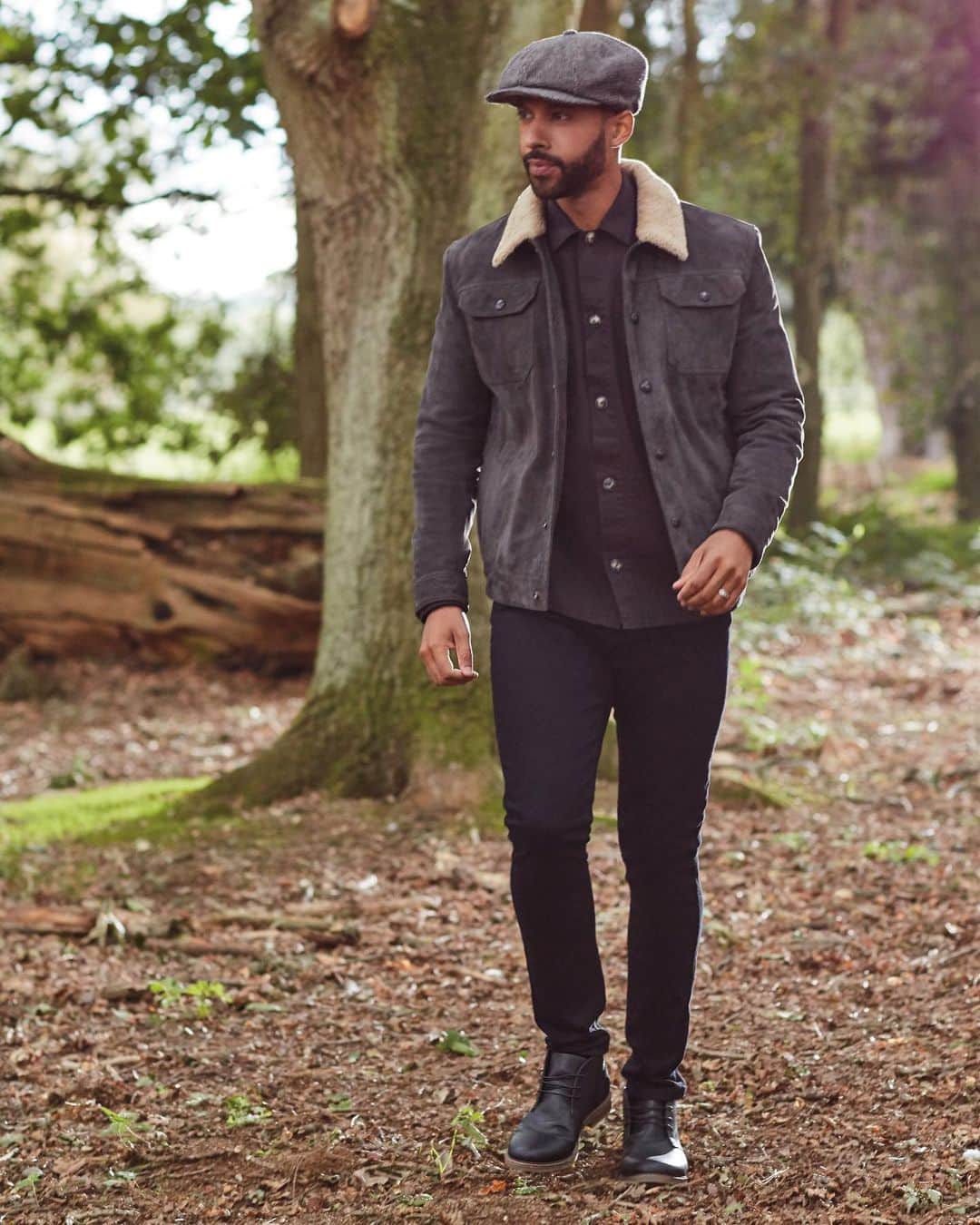 のインスタグラム：「Time to layer up! Cosy winter walks are about to commence 💪 Tap to shop your warmest wardrobe yet. 🔎Borg Jacket: 448867 Shacket: 263265 Jeans: 672167 Boots: 844738 Hat: 246160 #MarvinHumesEdit」