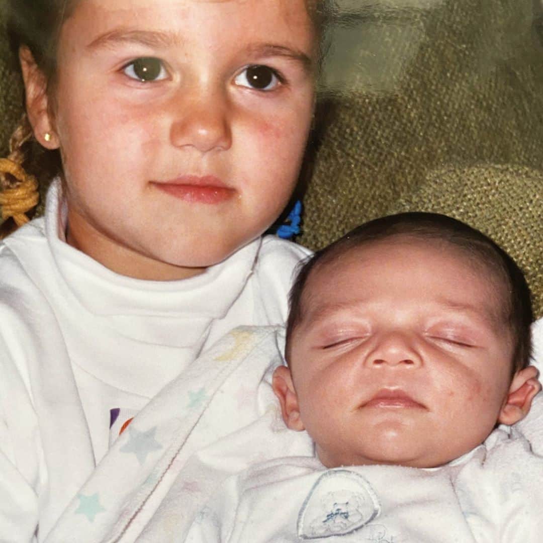 コリー・ロバートソンさんのインスタグラム写真 - (コリー・ロバートソンInstagram)「Happy Birthday @willrob.jr 🎉The day you came into the world is one of my very favorite days!! I’ll never, ever forget the night before we got you, we were filled with so much excitement, anticipation and joy! The day you were placed into my arms, you fit so perfectly! You were mine!   We couldn’t stop staring at your sweet little face 😍I was so proud to be you’re mom on that day and have been so proud every other day since!  There are no hugs as great yours! No smile like yours! Your life is a gift! God has you! Just keep growing in Him, and keep on going!   As always, Dad and I are cheering you on, and will be here for it all, the good and the bad, the fun and the hard, whatever life brings you. We are here for it!  We love you, son!! And I really can’t believe you’re 19 🤯🥳😭🤗😘」11月9日 0時16分 - bosshogswife