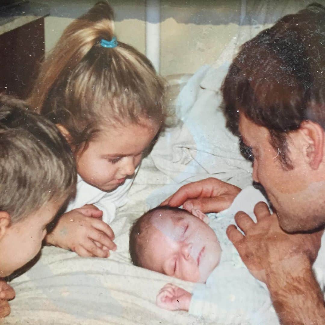 コリー・ロバートソンさんのインスタグラム写真 - (コリー・ロバートソンInstagram)「Happy Birthday @willrob.jr 🎉The day you came into the world is one of my very favorite days!! I’ll never, ever forget the night before we got you, we were filled with so much excitement, anticipation and joy! The day you were placed into my arms, you fit so perfectly! You were mine!   We couldn’t stop staring at your sweet little face 😍I was so proud to be you’re mom on that day and have been so proud every other day since!  There are no hugs as great yours! No smile like yours! Your life is a gift! God has you! Just keep growing in Him, and keep on going!   As always, Dad and I are cheering you on, and will be here for it all, the good and the bad, the fun and the hard, whatever life brings you. We are here for it!  We love you, son!! And I really can’t believe you’re 19 🤯🥳😭🤗😘」11月9日 0時16分 - bosshogswife