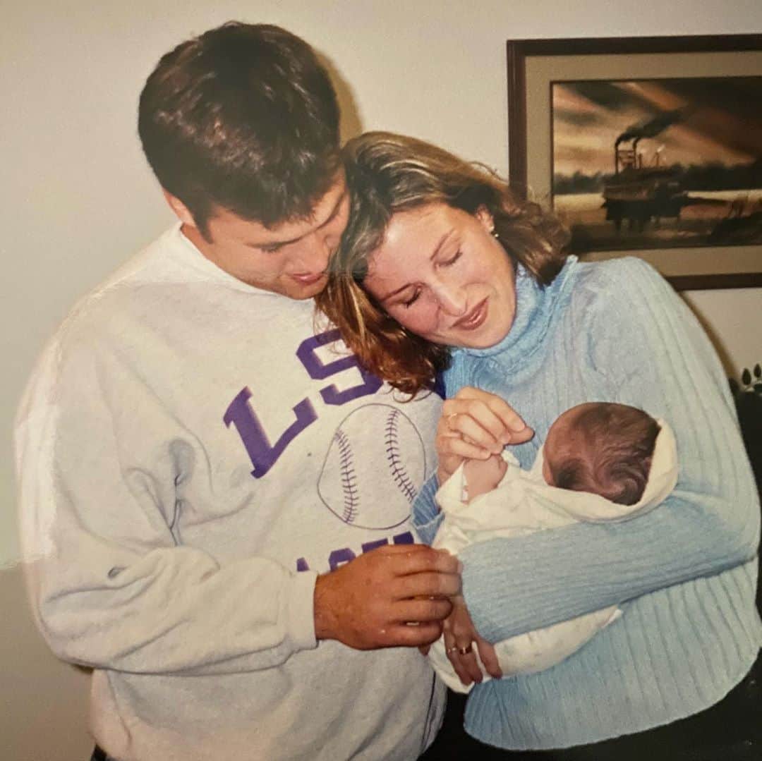 コリー・ロバートソンのインスタグラム：「Happy Birthday @willrob.jr 🎉The day you came into the world is one of my very favorite days!! I’ll never, ever forget the night before we got you, we were filled with so much excitement, anticipation and joy! The day you were placed into my arms, you fit so perfectly! You were mine!   We couldn’t stop staring at your sweet little face 😍I was so proud to be you’re mom on that day and have been so proud every other day since!  There are no hugs as great yours! No smile like yours! Your life is a gift! God has you! Just keep growing in Him, and keep on going!   As always, Dad and I are cheering you on, and will be here for it all, the good and the bad, the fun and the hard, whatever life brings you. We are here for it!  We love you, son!! And I really can’t believe you’re 19 🤯🥳😭🤗😘」