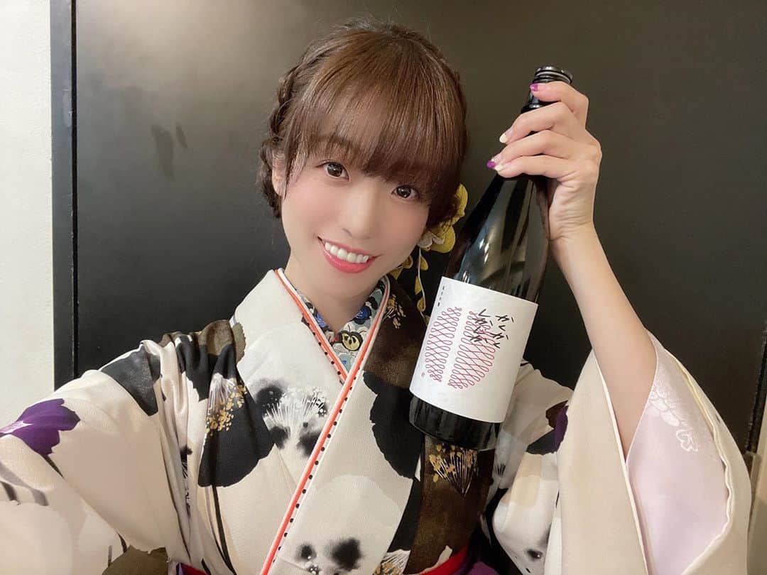 富田麻帆さんのインスタグラム写真 - (富田麻帆Instagram)「#酔狂落語 本日は配信がありました！！！ライブビューイングの会場に足を運んでくれた皆様、そしてお家でまったり配信を見てくれた皆様、本当にありがとうございました！！！  とても充実した濃い経験が出来、幸せでした！！！  数日間は「で！」と口にしてしまいそうです。笑  また落語に挑戦させて頂く日が.....来る......かな？  その時は、温かく見守って頂けると幸いです！！！！！」11月9日 0時20分 - maho_tomita6261