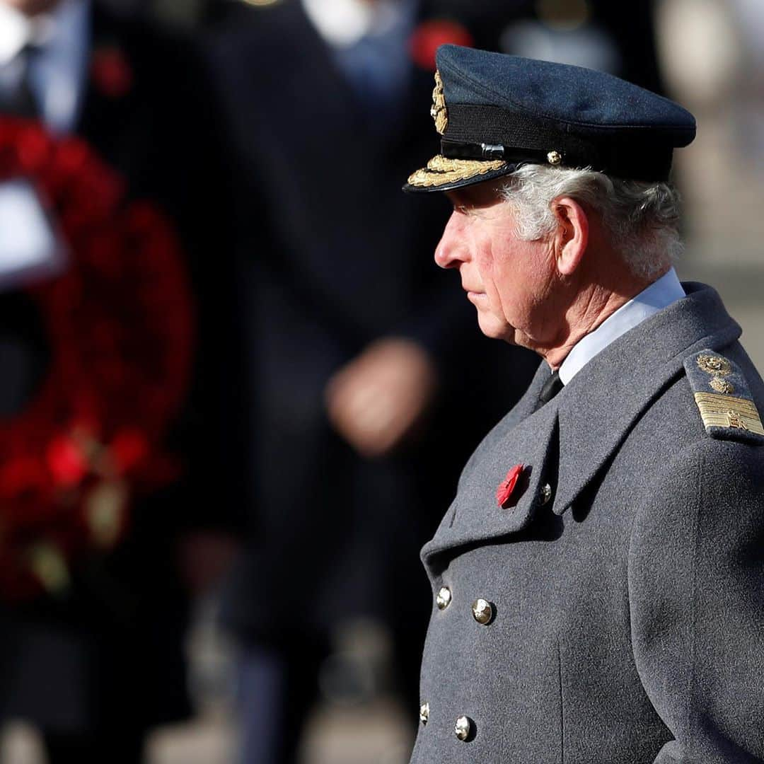 ロイヤル・ファミリーさんのインスタグラム写真 - (ロイヤル・ファミリーInstagram)「“May the memory of their sacrifice and bravery remain with us always.”  Her Majesty The Queen led the nation in remembrance to all those who have died in two world wars and other conflicts at the #RemembranceSunday service at the Cenotaph.  The Prince of Wales laid a wreath at the Cenotaph on behalf of The Queen this #RemembranceDay A wreath was also laid on behalf of The Duke of Edinburgh. The Duke of Cambridge, The Earl of Wessex, The Princess Royal and The Duke of Kent all laid wreaths at the Cenotaph which serves as a national shrine to the memory of all lives lost in war.  The Duchess of Cornwall, The Duchess of Cambridge, The Countess of Wessex and Vice Admiral Sir Tim Laurence joined Her Majesty to watch the service from the balcony of the Foreign, Commonwealth and Development Office building.   #WeWillRememberThem #LestWeForget  Photograph ©1-8 @pa, 9 © @markacuthbert」11月9日 0時35分 - theroyalfamily