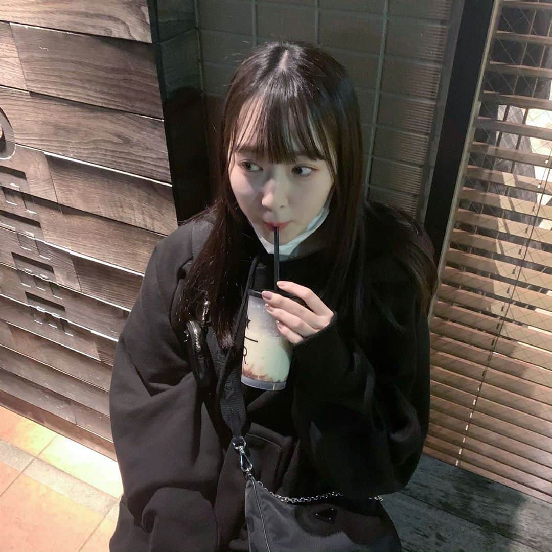 越智ゆらの（ゆらゆら）さんのインスタグラム写真 - (越智ゆらの（ゆらゆら）Instagram)「☕️  #starbucks #starbucksreserve #bananachocolate #ootd #black」11月9日 0時43分 - yula1018