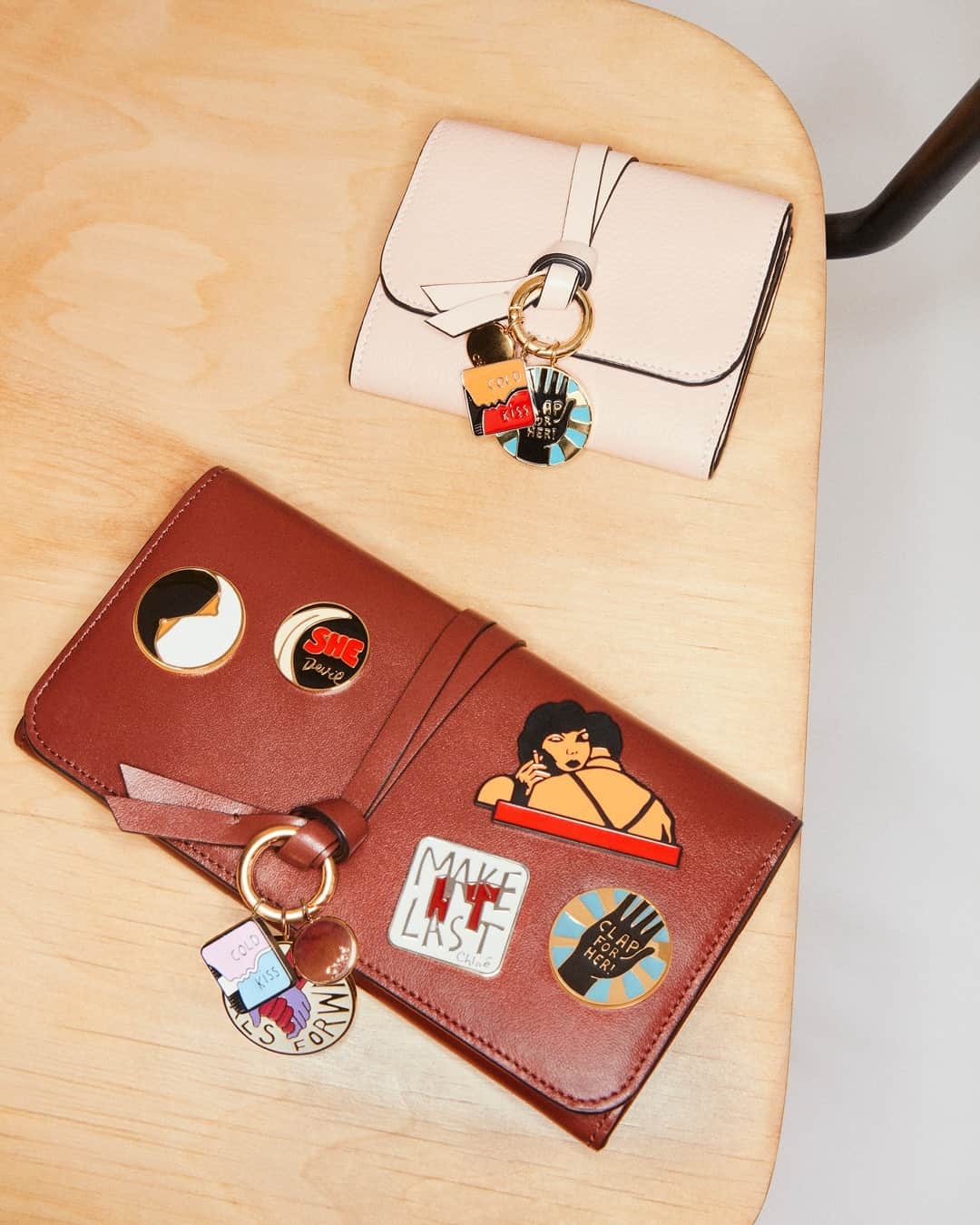 Chloéさんのインスタグラム写真 - (ChloéInstagram)「Spark conversations with statement-making small leather goods Available now in boutiques and on chloe.com  #CHLOE」11月9日 1時00分 - chloe