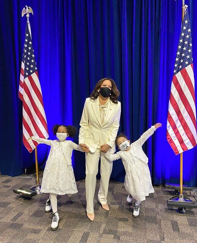 Vogueさんのインスタグラム写真 - (VogueInstagram)「For a history-making moment, @KamalaHarris made her first appearance as Vice President-elect in a suffragette white look by a woman-founded brand—effectively connecting her election to the fight for women’s rights. Tap the link in our bio for details about the symbolism behind her look. #regram @meena」11月9日 1時00分 - voguemagazine