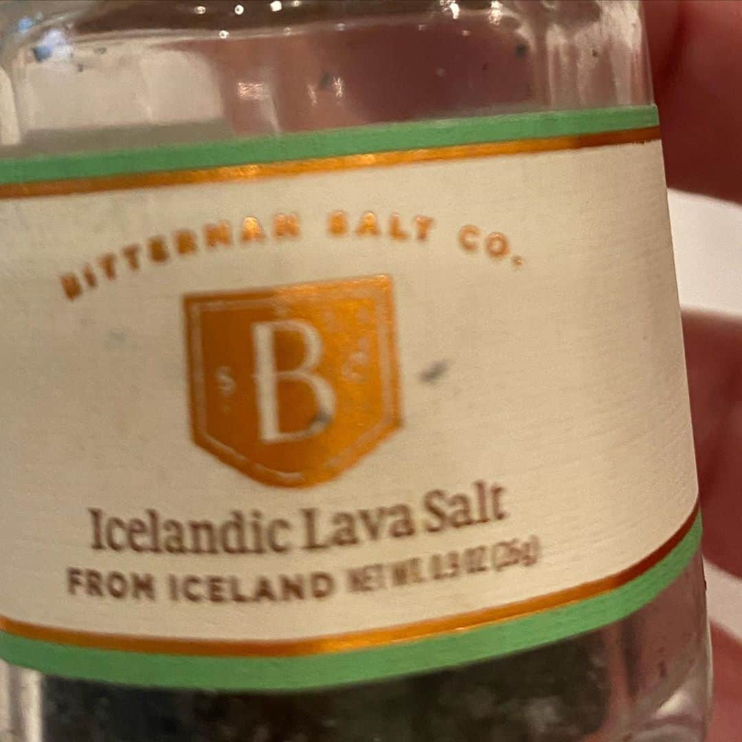 ニア・ヴァルダロスさんのインスタグラム写真 - (ニア・ヴァルダロスInstagram)「Does anyone know where I can buy this excellent salt? It’s @bittermansaltco but they don’t have the Icelandic black lava on their site.」11月9日 1時03分 - niavardalos