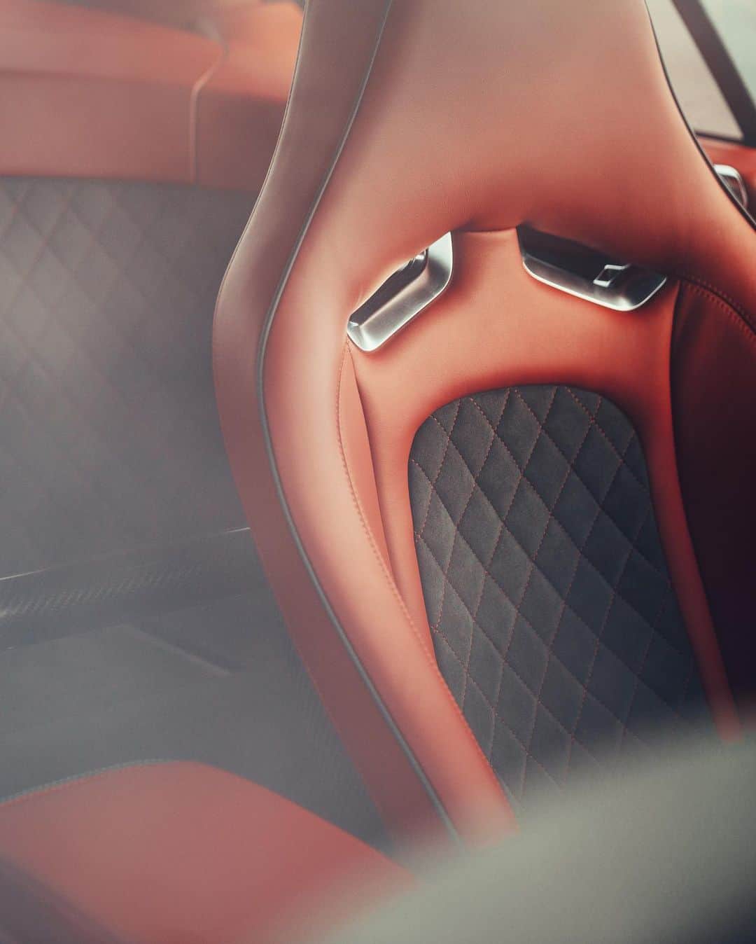 ベントレーさんのインスタグラム写真 - (ベントレーInstagram)「The hot seat but hotter. The #Continental #Supersports. _ #BentleyPreOwned」11月9日 1時11分 - bentleymotors