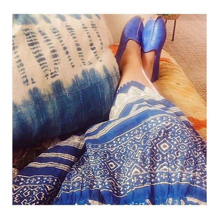 マッタのインスタグラム：「Feeling pretty beautiful in all blue. 💙😍💙 repost from @thegoldenanvil in our Yamini Booj Dress in Ocean.」