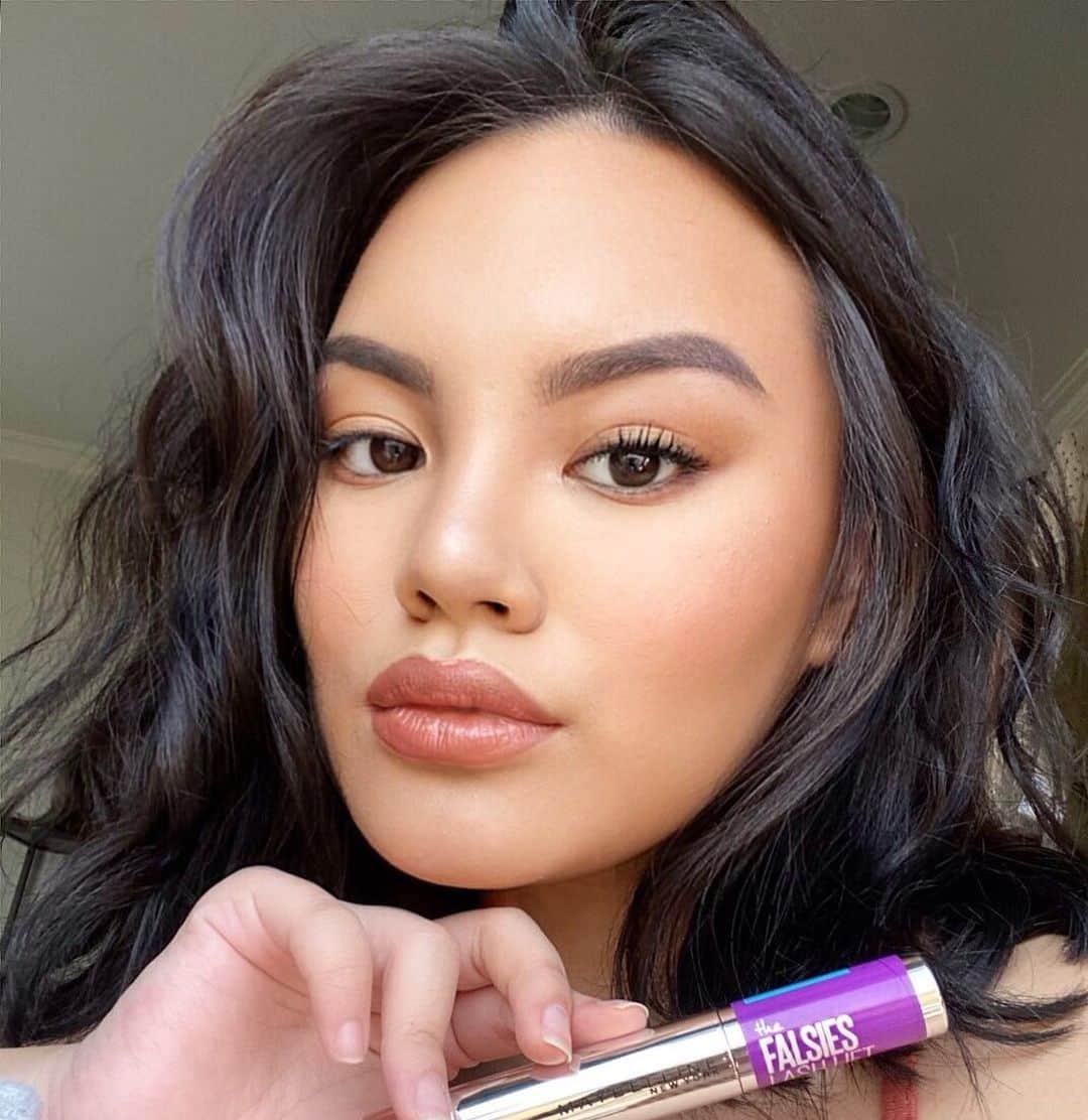 Maybelline New Yorkさんのインスタグラム写真 - (Maybelline New YorkInstagram)「Get @shafaharris’s🇮🇩 flirty lifted lashes with our #falsieslashlift mascara! Drop a 💜 in this comment below if you’re loving this fan-fave! Now available in Indonesia at @shopee_id」11月9日 1時23分 - maybelline