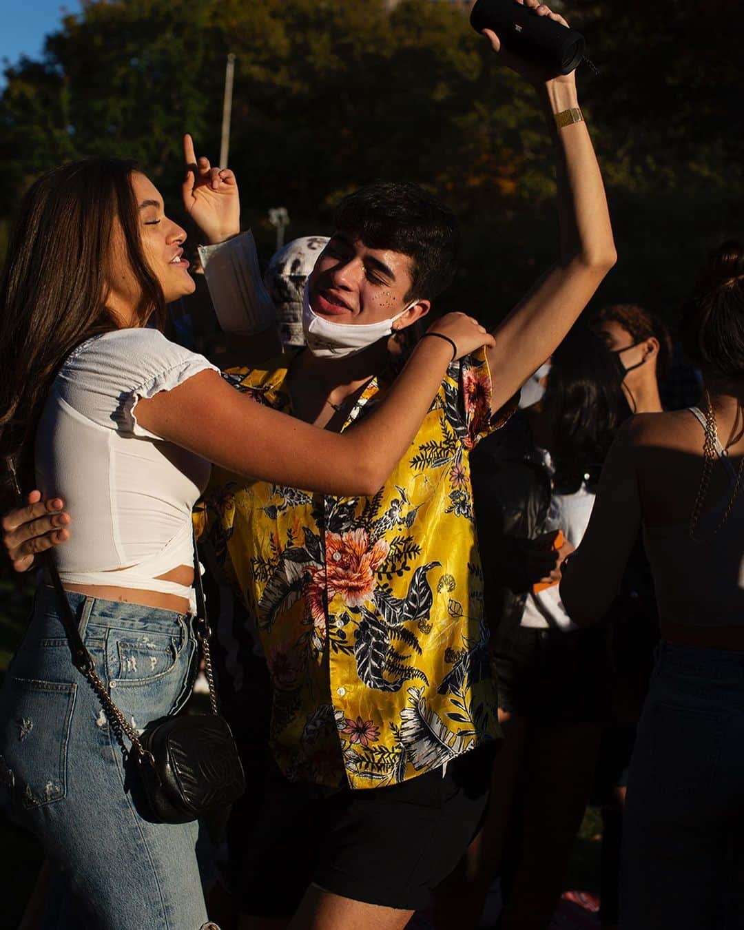 スコット・シューマンさんのインスタグラム写真 - (スコット・シューマンInstagram)「Scenes of a celebration! Washington Square Park NYC, 11/07/20」11月9日 1時26分 - thesartorialist