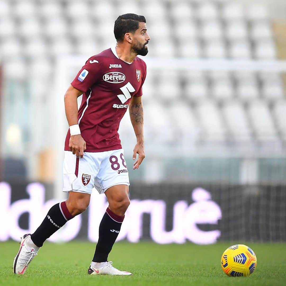 トマス・リンコンさんのインスタグラム写真 - (トマス・リンコンInstagram)「Full-time Torino vs Crotone 0-0 Dispiace non essere riusciti a vincere, continueremo a crescere. Stay together Boys 💪🏼⚔️🕉」11月9日 1時42分 - tomasrincon8