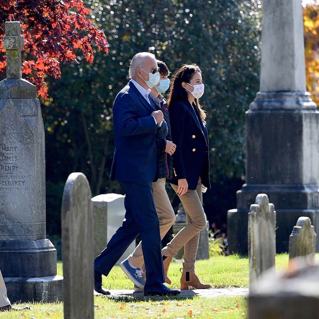 NBC Newsさんのインスタグラム写真 - (NBC NewsInstagram)「President-elect Biden arrives at St. Joseph on the Brandywine Roman Catholic Church, where his son Beau is buried, in Wilmington, Delaware, on Sunday.  Tap the link in our bio for the latest updates after Biden was projected to win the 2020 election.  📷 Angela Weiss / @afpphoto」11月9日 2時00分 - nbcnews