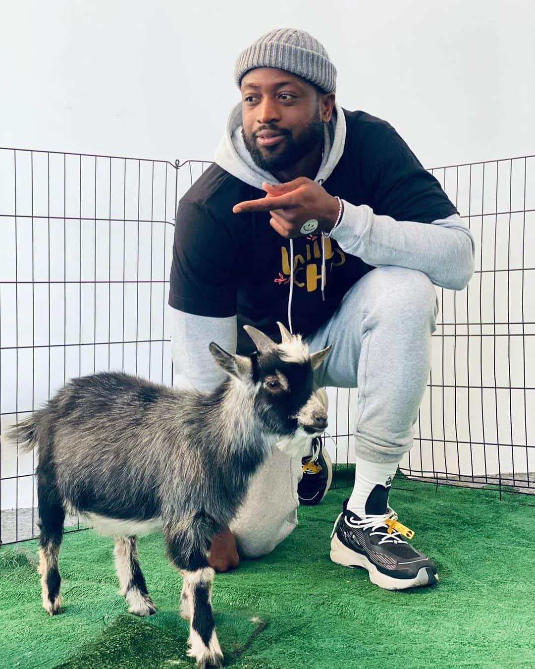 ドウェイン・ウェイドさんのインスタグラム写真 - (ドウェイン・ウェイドInstagram)「🐐 energy only!」11月9日 1時54分 - dwyanewade