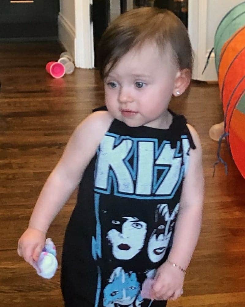 KISSさんのインスタグラム写真 - (KISSInstagram)「Next Generation #KISSARMY! SO cute!!  Keep the photos coming - send them to us at the letters page on www.KISSOnline.com.」11月9日 1時54分 - kissonline