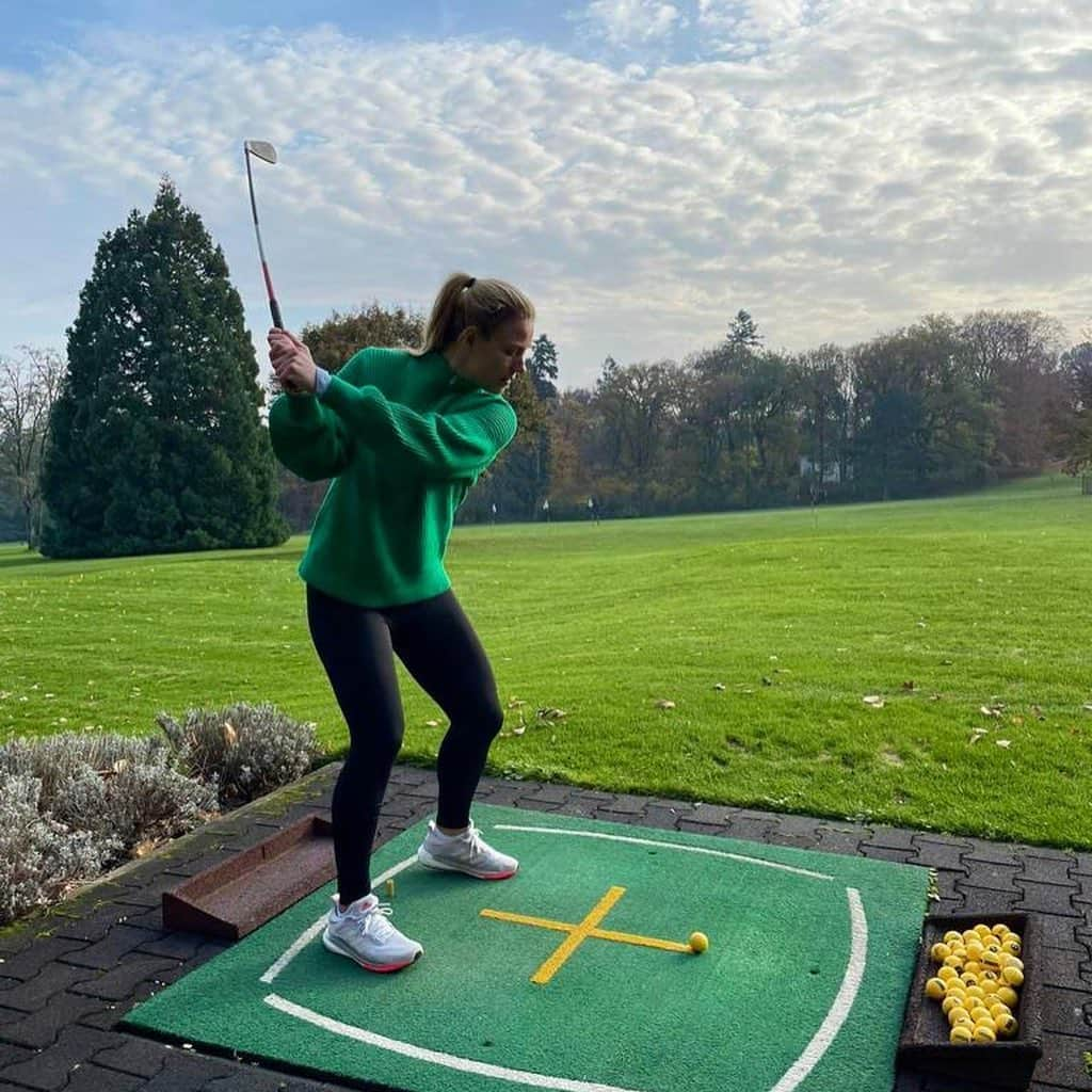 アンジェリーク・ケルバーさんのインスタグラム写真 - (アンジェリーク・ケルバーInstagram)「Sundays are for new activities 🏌️‍♀️」11月9日 1時56分 - angie.kerber