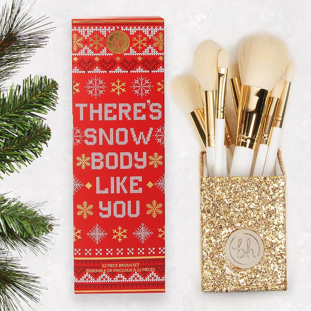 BH Cosmeticsさんのインスタグラム写真 - (BH CosmeticsInstagram)「Our NEW There’s Snowbody Like You - 12 Piece Brush Set & Brush Holder is giving us those festive feels ⛄️ Who's ready for Winter break already? ❄️ #hohoholidays #bhcosmetics」11月9日 1時57分 - bhcosmetics