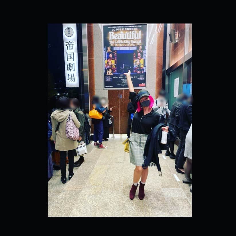 ダンドイ舞莉花さんのインスタグラム写真 - (ダンドイ舞莉花Instagram)「先日、初日を観劇。  初演は3回観たビューティフル。  最高。  今回も安定の最高さ。  #beautiful #musical #theatre #tokyo #japan #ビューティフル2020 #ビューティフル #帝国劇場 #caroleking #carolekingmusical #beautifulthecarolekingmusical #naturalwoman #ifeeltheearthmove」11月9日 1時57分 - mdandoy18