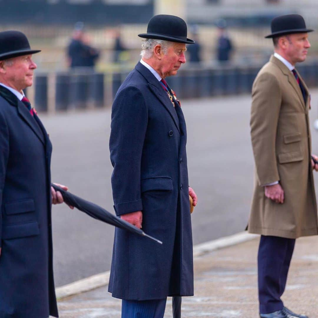 クラレンス邸さんのインスタグラム写真 - (クラレンス邸Instagram)「As Colonel of the @welshguards, The Prince of Wales this afternoon attended the Welsh Guards Black Sunday Service, where he lay a wreath at The Guards’ Memorial and met representatives of the Regiment.   #RemembranceSunday #LestWeForget」11月9日 2時17分 - clarencehouse