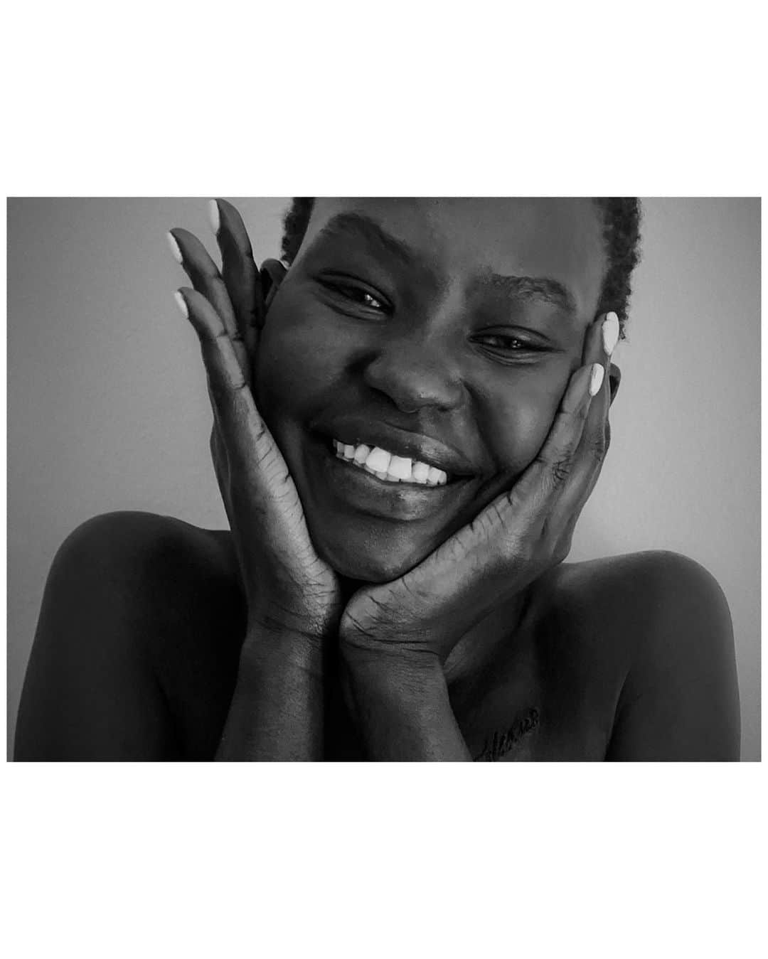 V Magazineさんのインスタグラム写真 - (V MagazineInstagram)「In a new series shot virtually by director, photographer, and co-founder of #WorldIsInOurHands @justinwu, #InMySkin highlights Black identities through art with 9 brave individuals stripping down to lay their souls bare through words. “Following the countless tragedies and cases of injustice against Black individuals in America and the rest of the world,” like many, Justin Wu, “felt heartbroken and enraged.” Knowing he wanted to help, Justin put those feelings into an immediate form of action with the start of this new series, with a mission to offer a platform to amplify Black voices and make space for Black individuals to “express their perspective, and tell their truth, unedited and unredacted. This includes the anxiety, frustrations, and insecurities as a result of systemic anti-Black racism, discrimination, and intolerance.”  Head to the link in bio to discover the full series!  — Photography: @justinwu Production: @yaelquint Pictured here: @yvesmark.chery / @daniacurvy / @kristennoelcrawley / @awengchuol / @maliklindo / @taelorthein」11月9日 2時11分 - vmagazine