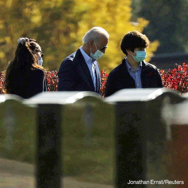 ABC Newsさんのインスタグラム写真 - (ABC NewsInstagram)「President-elect Joe Biden visits his family's grave plot following a church service on Sunday—one day after delivering a victory speech as the apparent winner of the presidency. #joebiden #election2020」11月9日 2時14分 - abcnews