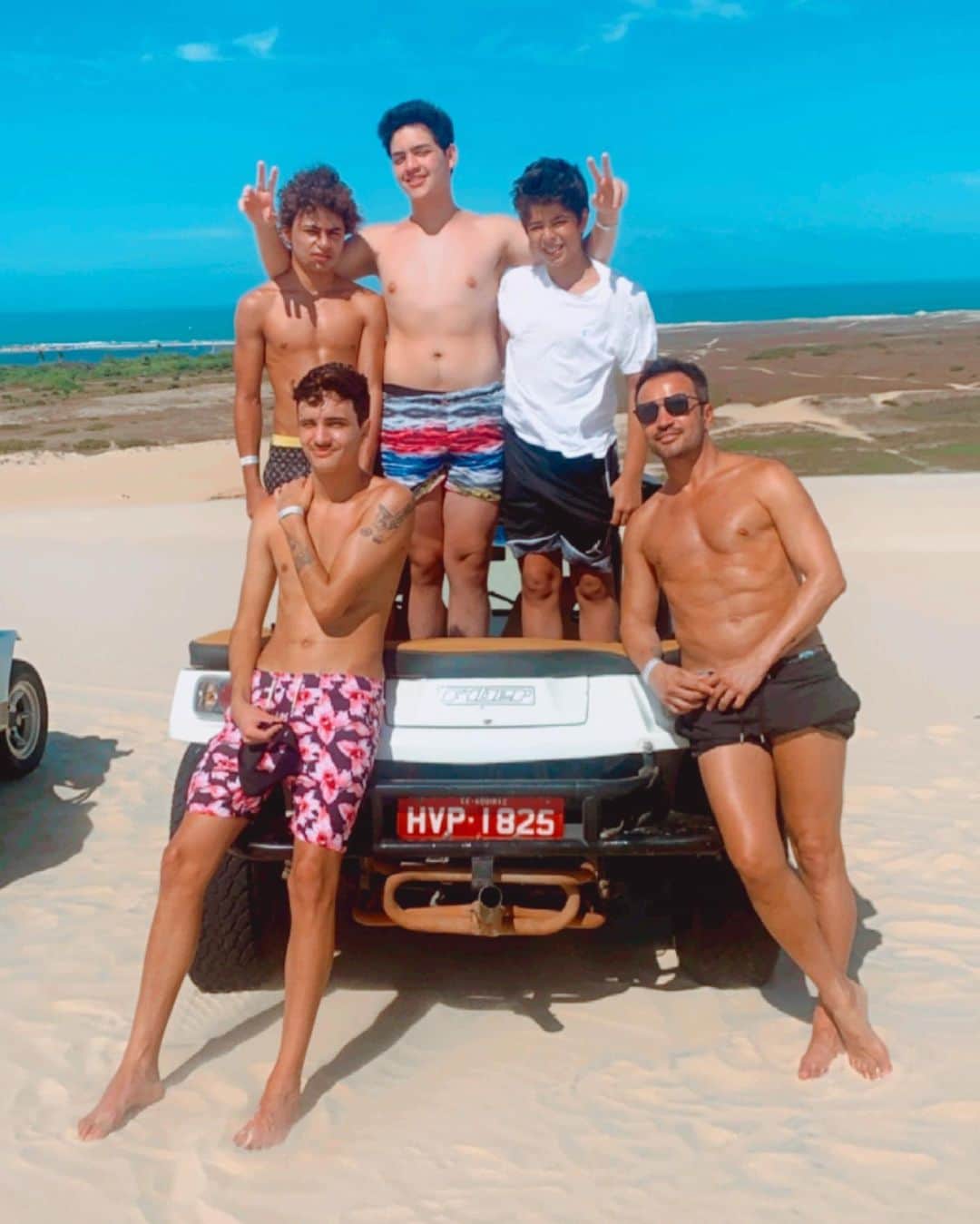 アレッサンドロ・ローザ・ヴィエイラのインスタグラム：「Meu time masculino é brabo @enzofariafontaoo @enzo12mendes  @luigi12mendes  @cairofariaa   Nosso 🇧🇷 é lindo ❤️」