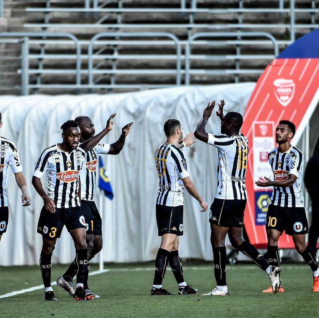 リーグ・アンさんのインスタグラム写真 - (リーグ・アンInstagram)「Le @angers_sco s’impose très largement face au @nimesolympique, notamment grâce à un doublé de @stephanebaho 🚀  Bahoken’s double helped Angers romp to an impressive victory over Nîmes!   #ligue1ubereats #angerssco #nimesolympique」11月9日 2時25分 - ligue1ubereats