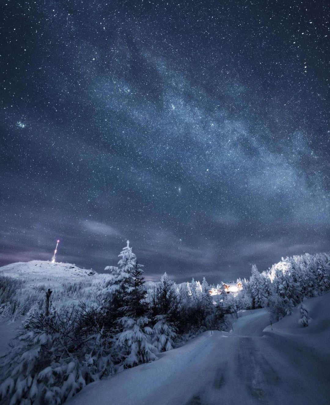 Wonderful Placesさんのインスタグラム写真 - (Wonderful PlacesInstagram)「Beautiful winter night in Norway ✨💙💙💙✨ . Pictures by ✨✨@itseriksen✨✨ #wonderful_places for a feature 💙」11月9日 2時34分 - wonderful_places