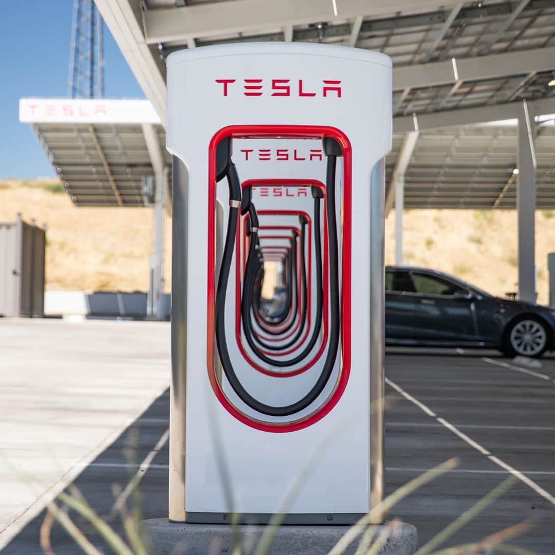 Teslaさんのインスタグラム写真 - (TeslaInstagram)「20k Superchargers and counting」11月9日 2時43分 - teslamotors