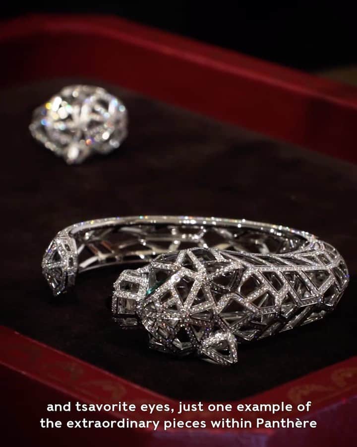 Harrodsのインスタグラム：「We need no excuse to celebrate @Cartier’s #PanthèredeCartier, but the latest iterations – from a striking geometric choker to 18kt-white-gold, diamond and onyx earrings, exclusive to Harrods – are everything. Bold and contemporary, they still retain the same elegant, sensual power that has resonated with wearers for generations.   #Harrods #HarrodsFineJewellery #HarrodsExclusive #Cartier   Our stores are closed temporarily, in line with government guidelines. You can continue to access Cartier and more in-store departments from home with our remote personal shopping service, Virtual Concierge, as well as shop online at harrods.com.」